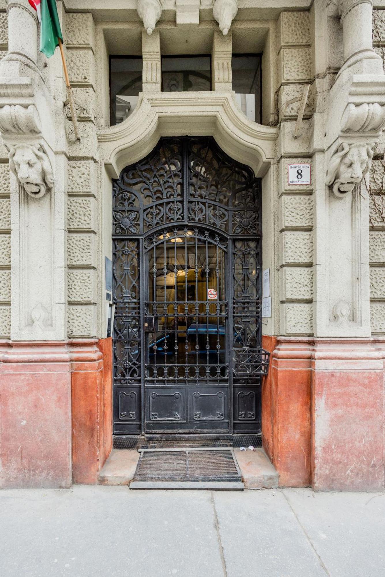 Apartment Your Charming At Parliament